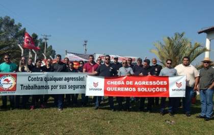 'Insatisfeitos', agentes penitenciários realizam ato contra agressões sofridas