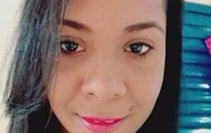 Jovem morre atropelada por caminhão de lixo