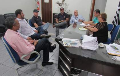 Prefeita Fátima recebe relatório do D.E.R. para melhorias da SPV-08
