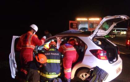 Carro bate na traseira de caminhão que seguia para Três Lagoas e deixa um ferido na Mal. Rondon