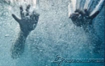 Bebê é socorrido desmaiado após ser encontrado em piscina