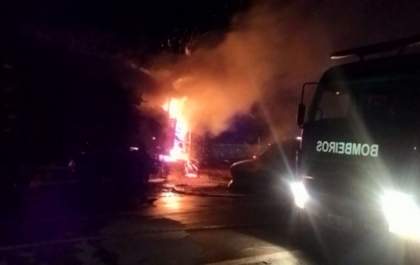 Carreta pega fogo em grave acidente na rodovia BR-262 na região de Três Lagoas