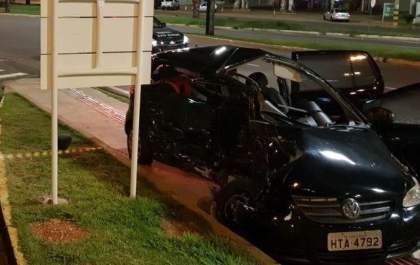 Às vésperas da lua de mel, motorista capota carro ao desviar de buraco