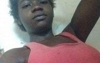Aposentada encontra jovem de 21 anos morta atrás do cemitério
