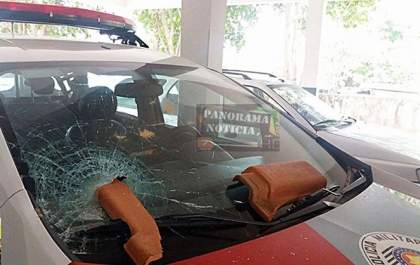 Filho tenta matar a própria mãe com golpe de enxada e acaba baleado pela Polícia Militar