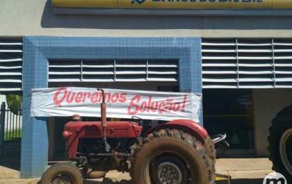 ‘Sem banco’ há 52 dias, moradores de cidade trancam o Banco do Brasil