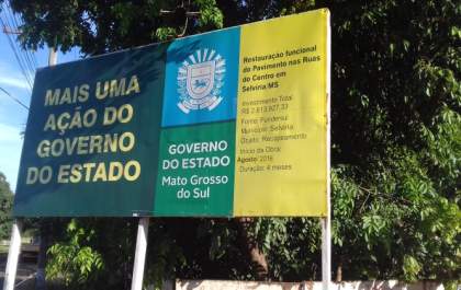 Asfalto sem esgoto, prática comum do Poder Público