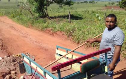 Alguns só brigam e reclamam. Outros fazem um pouco mais que a obrigação