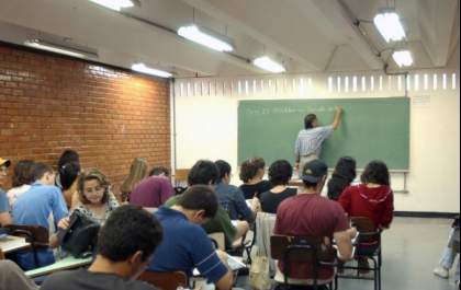 Exame de competências do ensino fundamental e médio é realizado este domingo