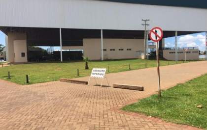 Prefeitura instala obstáculos para impedir estacionamento irregular na Lagoa Maior