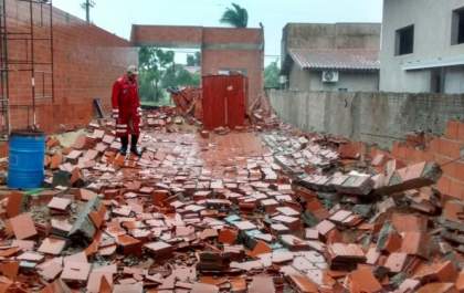 Chuva com ventos fortes deixa proprietário de imóvel no prejuízo em Três Lagoas