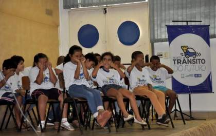 Crianças de Escola Municipal recebem certificado por participação no Projeto Trânsito do Futuro