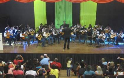Espetáculo celebra aprendizado de alunos em oficinas musicais