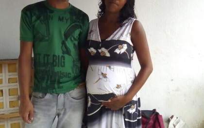 Mulher faz post no OLX para pedir ajuda para casal encontrado dormindo na calçada em Três Lagoas