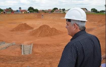 Prefeito, secretário de Estado e FIEMS discutem reativação de frigorífico e implantação do Porto Seco