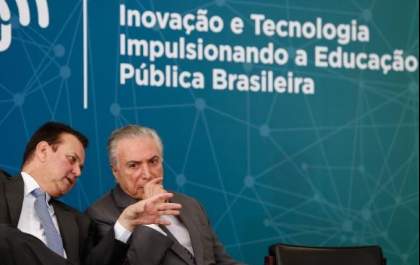 Governo lança programa para levar internet de alta velocidade às escolas