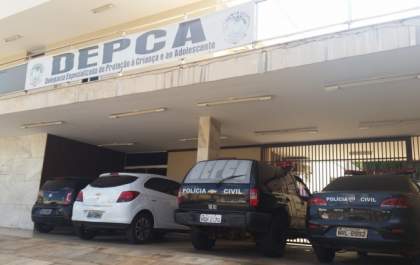 Bebê de 7 meses é levado da casa de cuidadora e mãe procura a polícia
