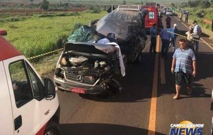 Motorista de Van morto em colisão com bitrem tinha 45 anos
