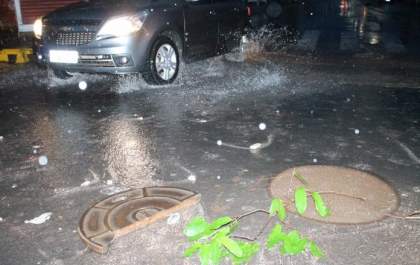 Osório Junqueira se transforma em rio: Falta de limpeza foi causadora de alagamento