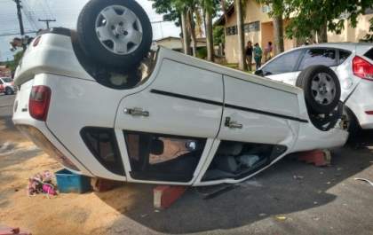 Acidente grave envolve três veículos em Adamantina
