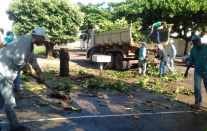 Após chuva, SEINTRA empenha equipes na limpeza de Três Lagoas