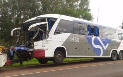 Acidente envolvendo ônibus mata motorista e fere sete pessoas