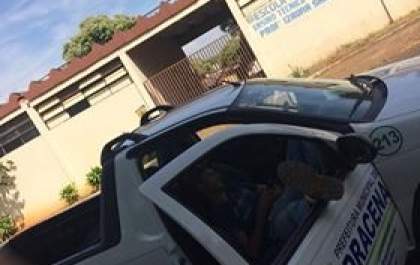 Internauta flagra funcionário público tirando 