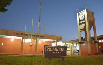 Mulheres são derrubadas de motocicleta por bandidos armados e agredidas
