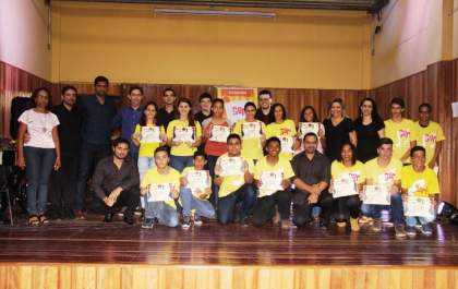 Com tema natalino, Projeto Guri realiza entrega de certificados