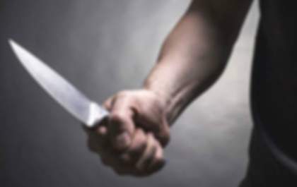 Ex vai até bar, flagra mulher com outro e esfaqueia homem no abdômen