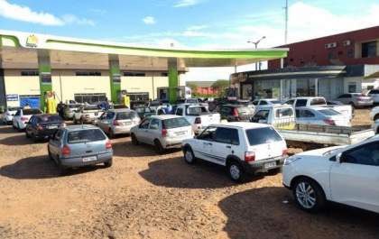 Contra preço alto, douradenses seguem em comboio para abastecer no Paraguai