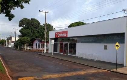 Assaltantes invadem agência bancária pelo telhado e roubam R$ 200 mil