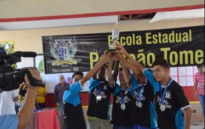 Vencedores dos Jogos Escolares 2016-2017 recebem premiações nas escolas