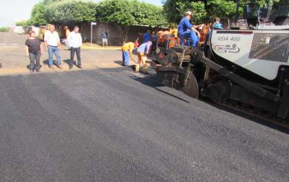 Prefeita Fátima dá início ao recapeamento asfáltico em vários bairros