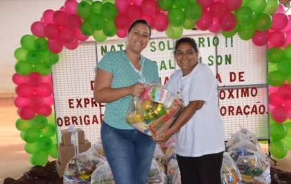 Escola promove Natal solidário e arrecada 31 cestas de alimentos