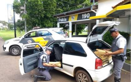 TOR apreende 593 tabletes de maconha em carro