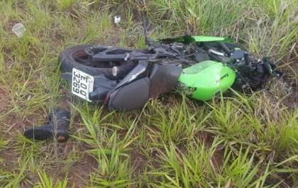 Batida entre carro e moto faz motociclista perder o braço