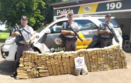 Borracheiro é preso em Castilho após abandonar carro com 593 tabletes de maconha