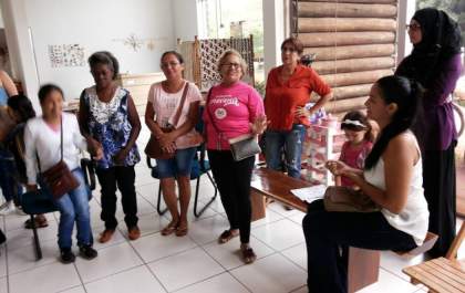 Bazar de artesanato traz variada opção de presentes natalinos