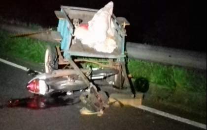 Professor morre em acidente entre motocicleta e carroça