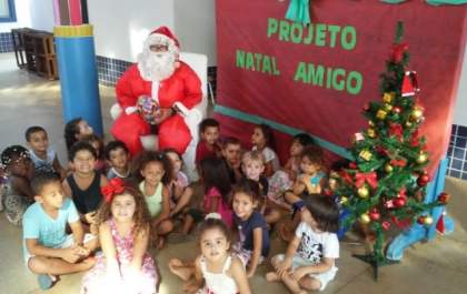 Servidores do CEI Professor Neife de Souza Lima se unem para presentear mais de 230 alunos