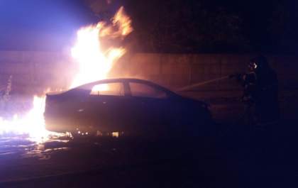Veículo é incendiado na noite deste sábado