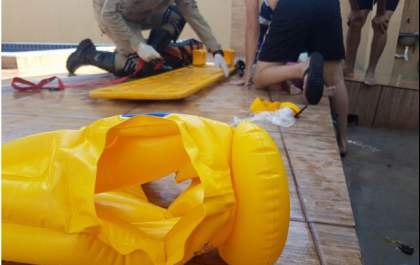 Bebê de 1 ano morre afogada durante festa que comemorava o seu batismo