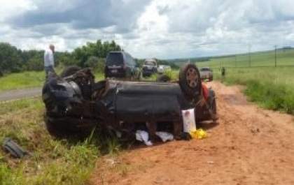Jovem de 28 anos morre e duas pessoas ficam feridas em acidente na BR-060
