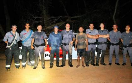 Polícia resgata homem que havia se perdido em mata procurando limão