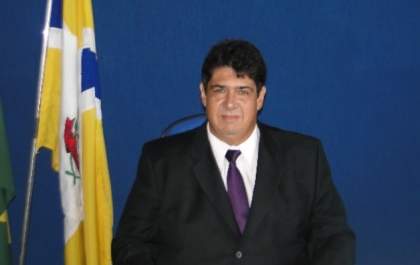 Vereadores decidem futuro de prefeito em sessão extraordinária