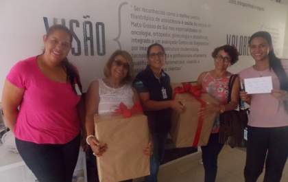 Departamento Três Lagoas de Eubiose doa tolhas para o Hospital Auxiliadora