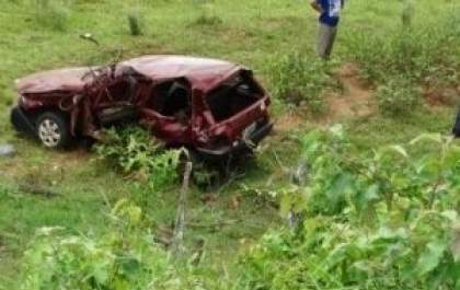 Veículo capota, sai da pista e uma pessoa morre na MS-156