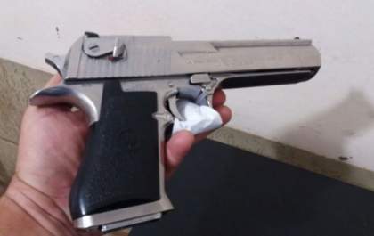 Menores são apreendidos após roubo com arma de brinquedo