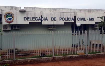 Com uma arma, mãe e avô buscam criança na casa do pai na véspera do Natal